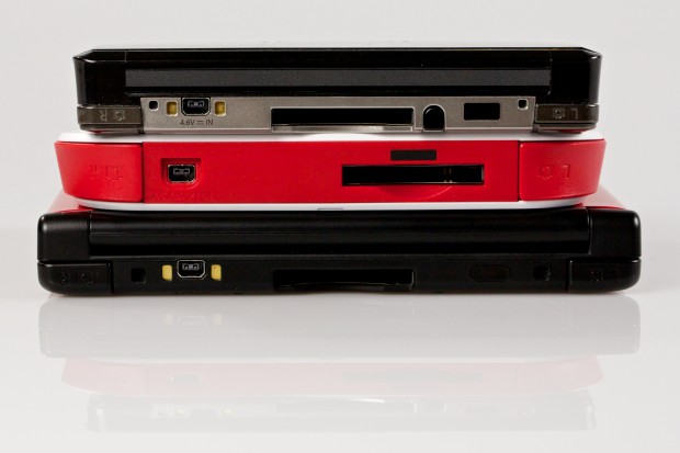 Der 2DS als Keil zwischen 3DS (oben) und 3DS XL (unten)